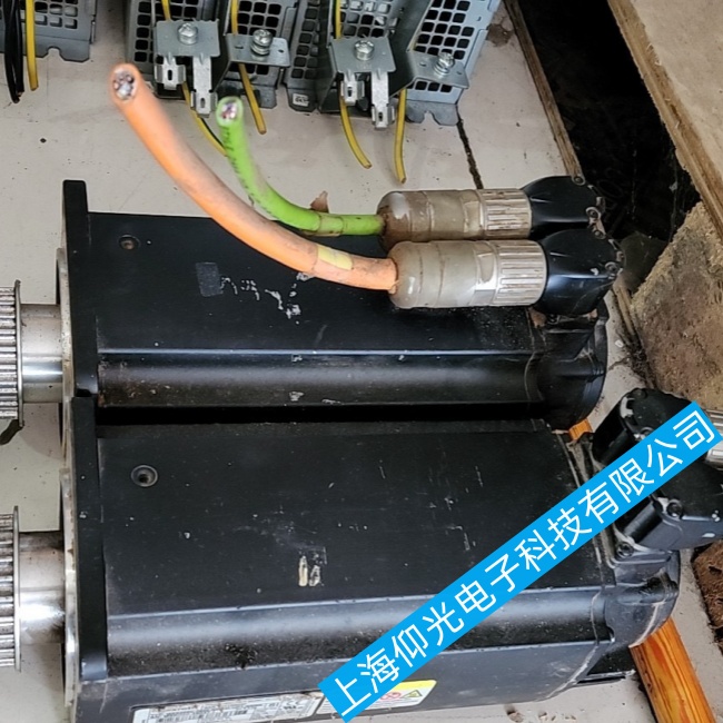 上海Rexroth力士樂(lè)伺服電機(jī)MAC071C-0-US-2-C 92S-B-1報(bào)警E2051維修