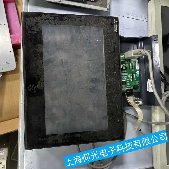 徐州三菱觸摸屏A975GOT-TBD-B畫(huà)面出現(xiàn)干擾紋故障維修服務(wù)誠(chéng)信企業(yè)