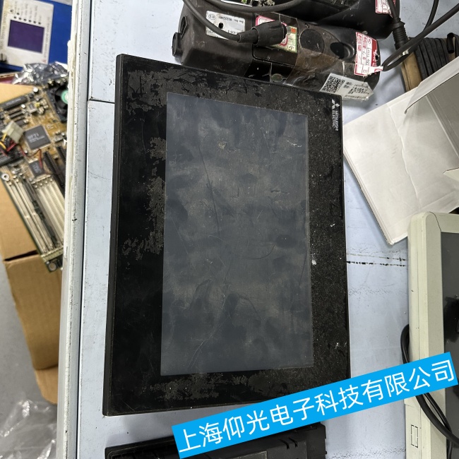 無錫三菱觸摸屏A985GOT-TBD-V卡在開機(jī)界面無法繼續(xù)啟動故障快速維修